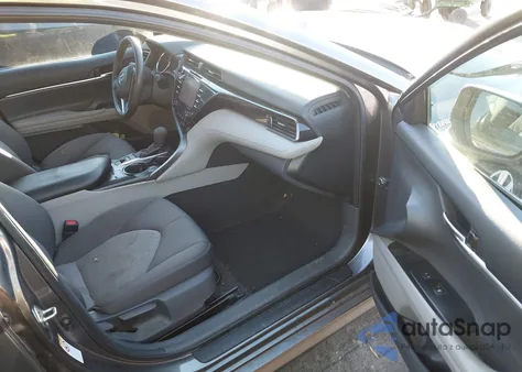 2019 Toyota Camry Hybrid Le z USA, uszkodzony, nr VIN 4T1B31HK7KU512065